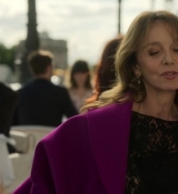 Emily_in_Paris_S02E01_WEBRip_x264-ION10_0969.jpg
