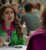 Emily_in_Paris_S02E01_WEBRip_x264-ION10_0977.jpg