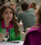 Emily_in_Paris_S02E01_WEBRip_x264-ION10_0978.jpg