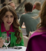 Emily_in_Paris_S02E01_WEBRip_x264-ION10_0980.jpg