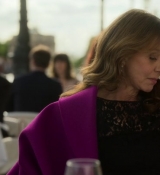 Emily_in_Paris_S02E01_WEBRip_x264-ION10_0991.jpg