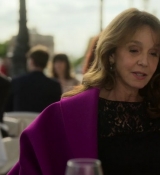 Emily_in_Paris_S02E01_WEBRip_x264-ION10_0992.jpg