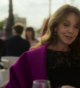 Emily_in_Paris_S02E01_WEBRip_x264-ION10_0993.jpg
