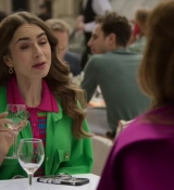 Emily_in_Paris_S02E01_WEBRip_x264-ION10_0994.jpg