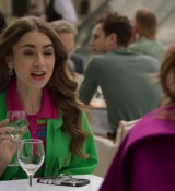 Emily_in_Paris_S02E01_WEBRip_x264-ION10_0995.jpg