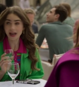 Emily_in_Paris_S02E01_WEBRip_x264-ION10_0999.jpg
