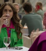 Emily_in_Paris_S02E01_WEBRip_x264-ION10_1003.jpg