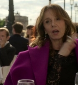 Emily_in_Paris_S02E01_WEBRip_x264-ION10_1006.jpg