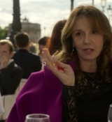 Emily_in_Paris_S02E01_WEBRip_x264-ION10_1007.jpg