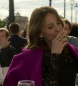 Emily_in_Paris_S02E01_WEBRip_x264-ION10_1013.jpg