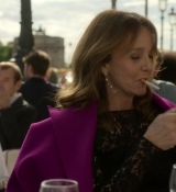 Emily_in_Paris_S02E01_WEBRip_x264-ION10_1014.jpg