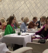 Emily_in_Paris_S02E01_WEBRip_x264-ION10_1015.jpg