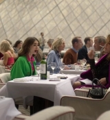 Emily_in_Paris_S02E01_WEBRip_x264-ION10_1021.jpg