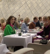 Emily_in_Paris_S02E01_WEBRip_x264-ION10_1023.jpg