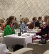 Emily_in_Paris_S02E01_WEBRip_x264-ION10_1030.jpg