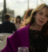 Emily_in_Paris_S02E01_WEBRip_x264-ION10_1034.jpg