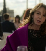Emily_in_Paris_S02E01_WEBRip_x264-ION10_1036.jpg