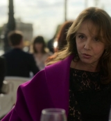 Emily_in_Paris_S02E01_WEBRip_x264-ION10_1042.jpg