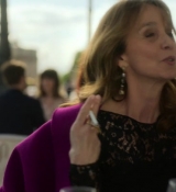 Emily_in_Paris_S02E01_WEBRip_x264-ION10_1051.jpg