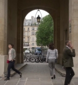 Emily_in_Paris_S02E01_WEBRip_x264-ION10_1061.jpg