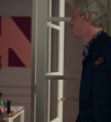 Emily_in_Paris_S02E01_WEBRip_x264-ION10_1131.jpg