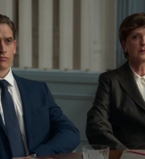 Emily_in_Paris_S02E01_WEBRip_x264-ION10_1153.jpg