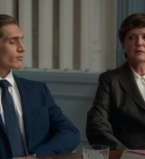Emily_in_Paris_S02E01_WEBRip_x264-ION10_1155.jpg