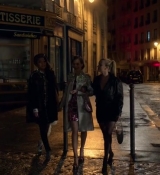 Emily_in_Paris_S02E01_WEBRip_x264-ION10_1928.jpg