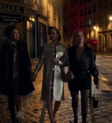 Emily_in_Paris_S02E01_WEBRip_x264-ION10_1934.jpg