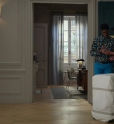 Emily_in_Paris_S02E01_WEBRip_x264-ION10_2037.jpg