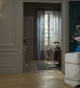 Emily_in_Paris_S02E01_WEBRip_x264-ION10_2057.jpg