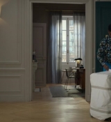 Emily_in_Paris_S02E01_WEBRip_x264-ION10_2059.jpg