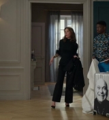 Emily_in_Paris_S02E01_WEBRip_x264-ION10_2103.jpg