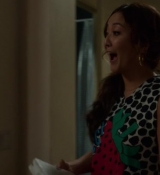 Emily_in_Paris_S02E01_WEBRip_x264-ION10_2223.jpg