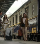Emily_in_Paris_S02E01_WEBRip_x264-ION10_2329.jpg