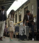 Emily_in_Paris_S02E01_WEBRip_x264-ION10_2357.jpg