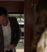 Emily_in_Paris_S02E01_WEBRip_x264-ION10_2386.jpg
