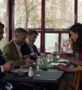 Emily_in_Paris_S02E01_WEBRip_x264-ION10_2431.jpg