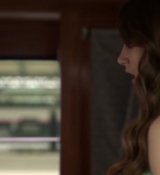 Emily_in_Paris_S02E01_WEBRip_x264-ION10_2697.jpg