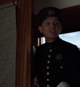 Emily_in_Paris_S02E02_WEBRip_x264-ION10_0036.jpg
