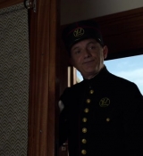 Emily_in_Paris_S02E02_WEBRip_x264-ION10_0044.jpg