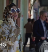 Emily_in_Paris_S02E02_WEBRip_x264-ION10_0097.jpg