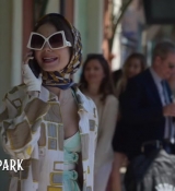 Emily_in_Paris_S02E02_WEBRip_x264-ION10_0099.jpg