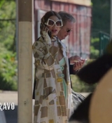 Emily_in_Paris_S02E02_WEBRip_x264-ION10_0117.jpg