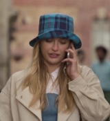 Emily_in_Paris_S02E02_WEBRip_x264-ION10_0133.jpg