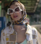 Emily_in_Paris_S02E02_WEBRip_x264-ION10_0162.jpg