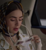 Emily_in_Paris_S02E02_WEBRip_x264-ION10_0189.jpg