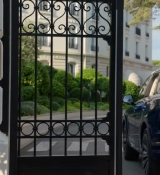 Emily_in_Paris_S02E02_WEBRip_x264-ION10_0302.jpg