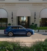 Emily_in_Paris_S02E02_WEBRip_x264-ION10_0306.jpg