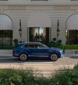 Emily_in_Paris_S02E02_WEBRip_x264-ION10_0307.jpg